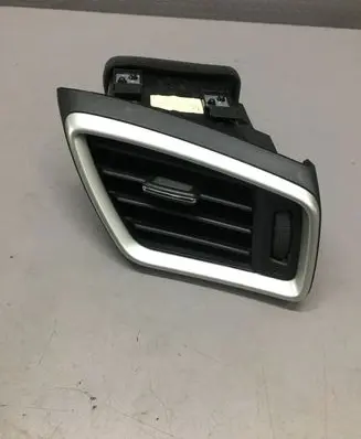 Nissan Qashqai Dashboard side air vent grill/cover trim 30490027