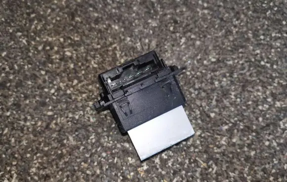 Nissan Leaf I (ZE0) Heater blower motor/fan resistor