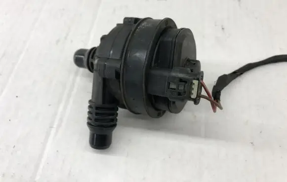 BMW 2 F22 F23 Electric auxiliary coolant/water pump 6834917