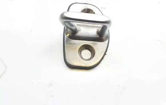 Skoda Octavia Mk2 (1Z) Front door lock loop/hook striker 6y6837033c