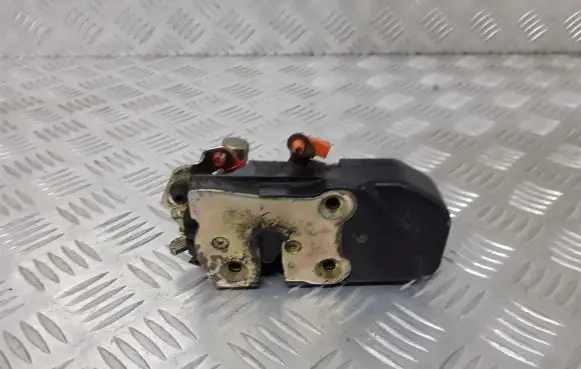 Chrysler PT Cruiser Front door lock
