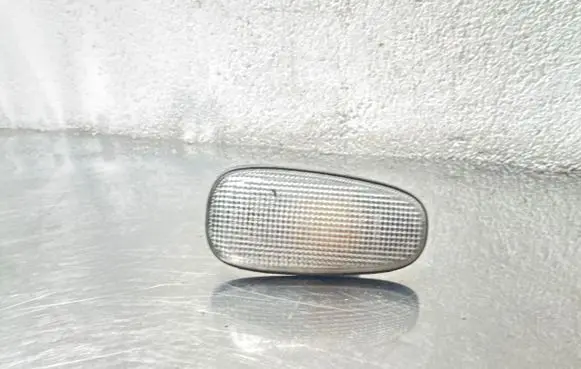 Opel Zafira A Front fender indicator light 90580403