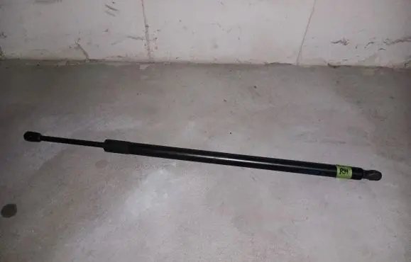 Chevrolet Volt II Tailgate strut 84033916