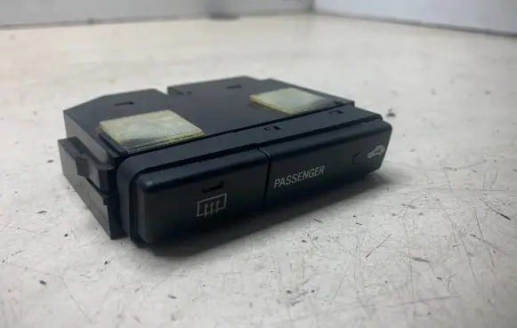 Toyota Avensis T250 Windscreen/window heater switch 8479005130