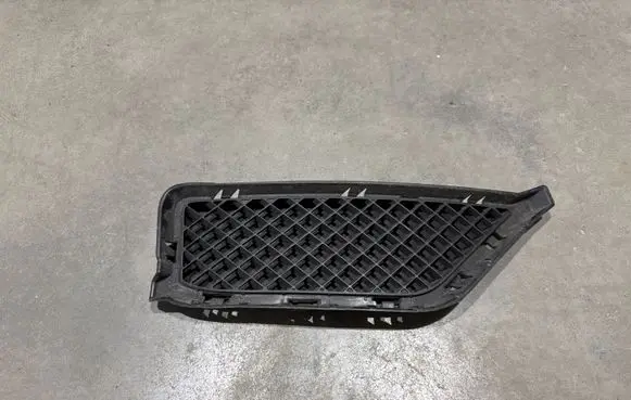 BMW X1 E84 Front bumper lower grill 51117303754