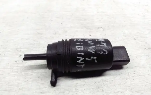 BMW 5 E39 Windscreen/windshield washer pump 8377612
