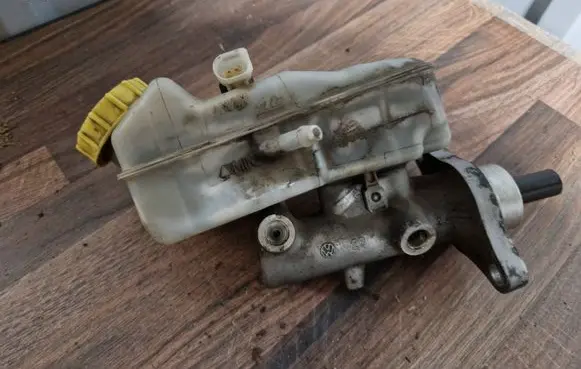 Volkswagen Transporter - Caravelle T5 Master brake cylinder 872
