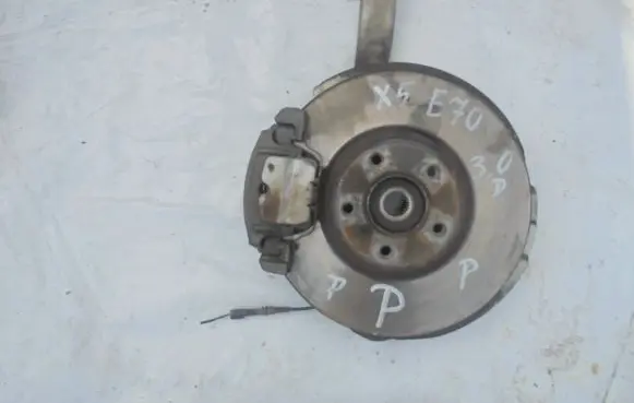 BMW X5 E70 Front wheel hub spindle knuckle 5010547