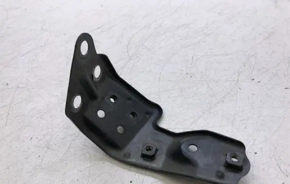 Toyota Avensis T270 Headlight/headlamp mounting bracket