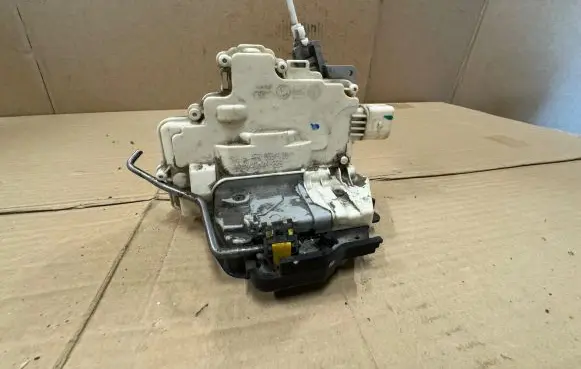 Audi A6 S6 C6 4F Front door lock 4F0839018