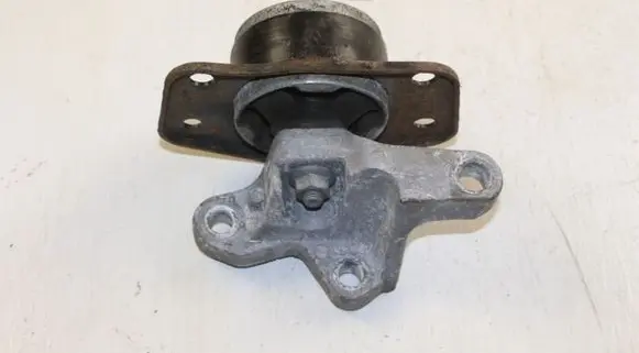 Mitsubishi Colt Engine mount bracket
