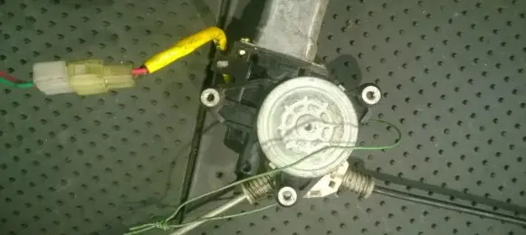 Suzuki Wagon R+ Front door window regulator motor 8343074F00 0621008700