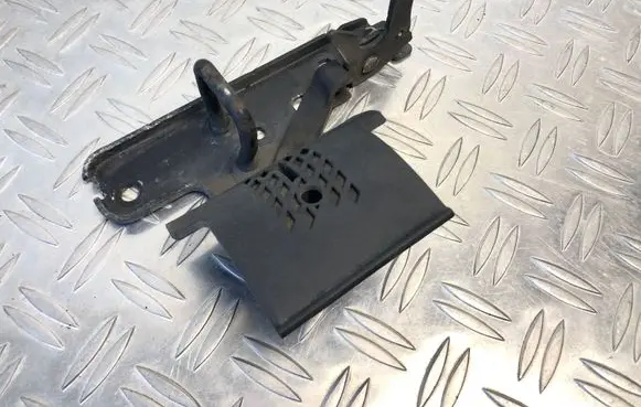 Audi TT TTS Mk2 Engine bonnet/hood lock/catch 8J0823480C
