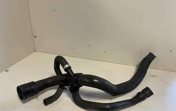 Volvo V70 Engine coolant pipe/hose 31338184