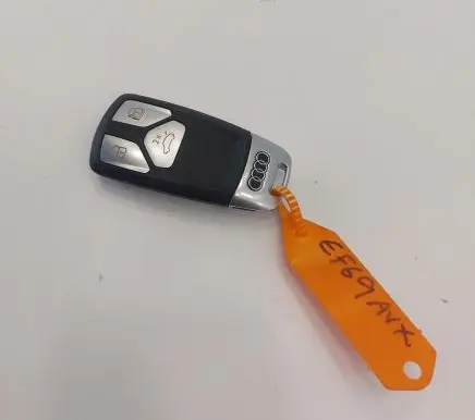 Audi A4 S4 B9 8W Ignition key/card 