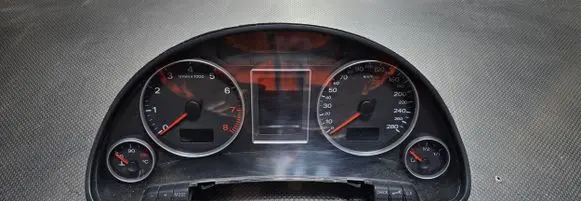 Audi A4 S4 B7 8E 8H Speedometer (instrument cluster) 8E0920931E