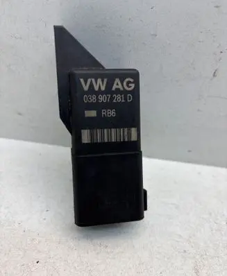 Volkswagen Caddy Glow plug pre-heat relay 038907281D