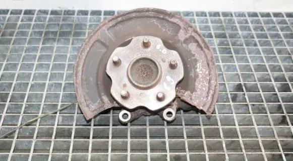 Toyota Avensis T270 Rear wheel hub