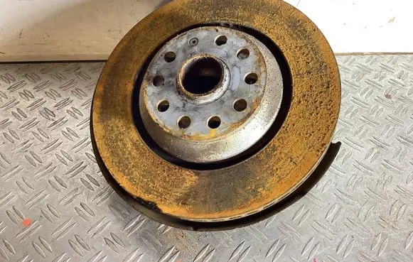 Rear wheel hub
