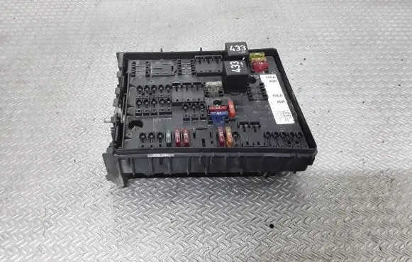 Volkswagen Golf V Fuse module 1K0937124H