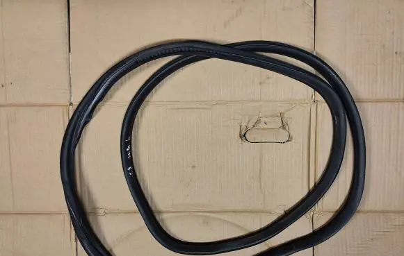 Citroen C3 Rear door rubber seal (on body) C8137