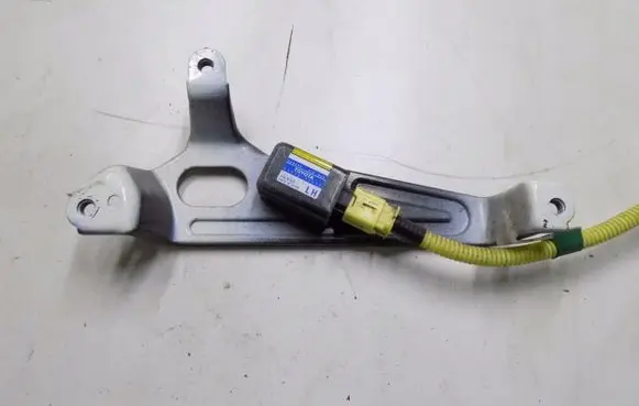Toyota RAV 4 (XA20) Airbag deployment crash/impact sensor 8983042010