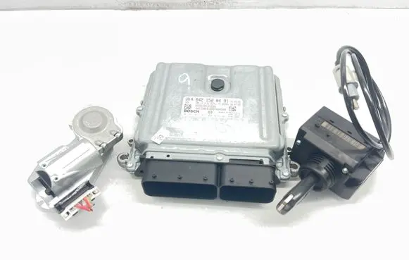 Mercedes-Benz E W211 Engine ECU kit and lock set A6421508491 2115452308
