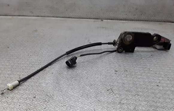 Volkswagen PASSAT B5.5 Tailgate exterior lock 3B9827297A