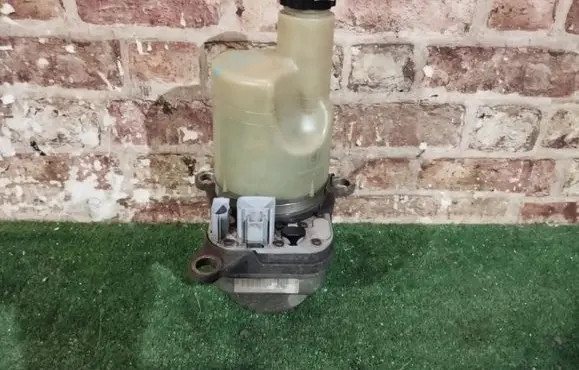 Volvo V40 Power steering pump
