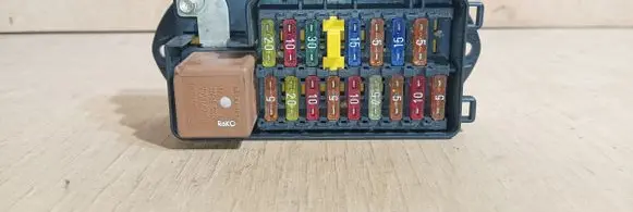 Jaguar XK8 - XKR Fuse module LJB2800AA 2800AA 518215009