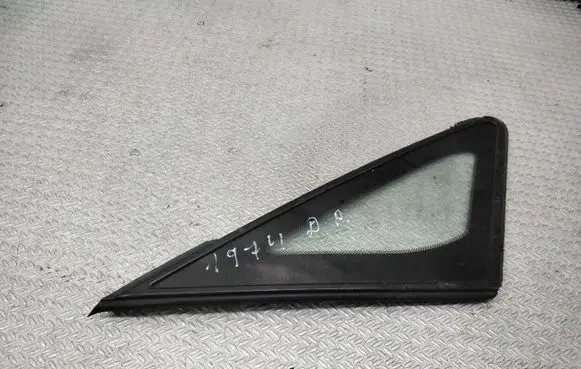 Toyota Avensis Verso Front triangle window/glass 