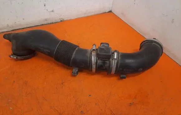 Opel Zafira A Intake resonator 90530770