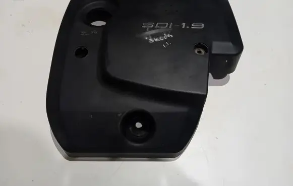 Engine cover (trim)