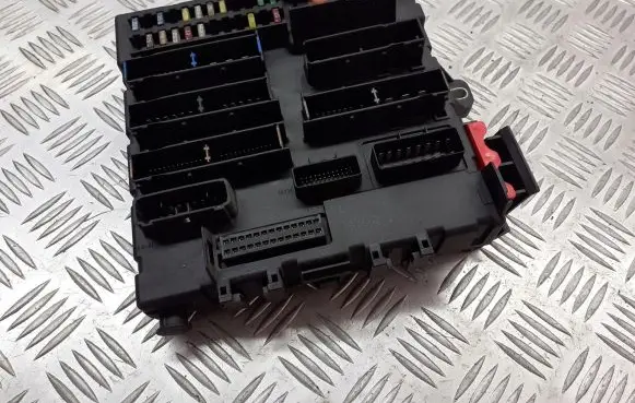 Opel Vectra C Fuse box cover 13170892