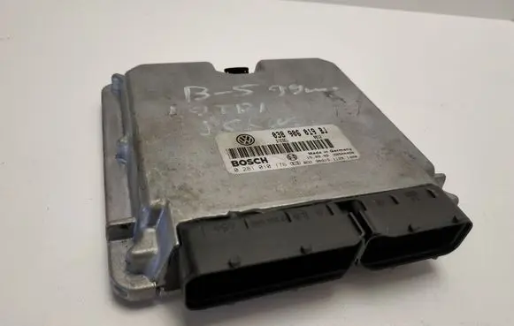 Volkswagen PASSAT B5 Engine control unit/module 038906019BJ 0281010176