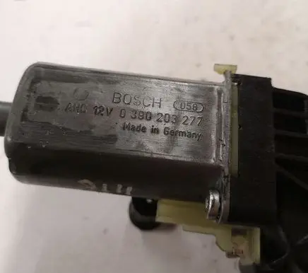 Mercedes-Benz E W211 Seat adjustment motor 0390203277 823227754