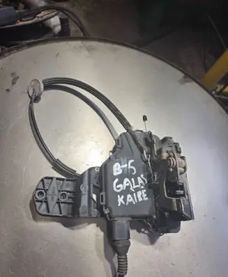 Volkswagen PASSAT B5 Rear door lock