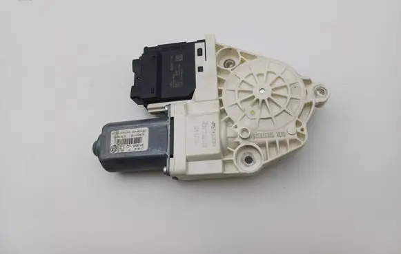 Volkswagen PASSAT CC Rear door window regulator motor 1K0959795Q 3C8839461K 3C8959703B