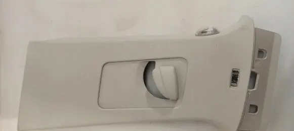 Volkswagen Tiguan (C) pillar trim