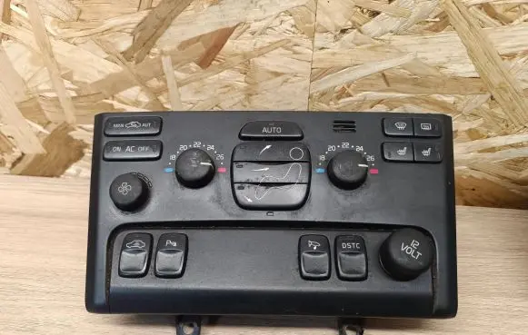 Volvo XC90 Climate control unit 30746025 M809BB00088 05W09E03
