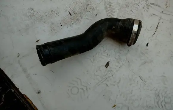 Mercedes-Benz Sprinter W901 W902 W903 W904 Air intake hose/pipe 