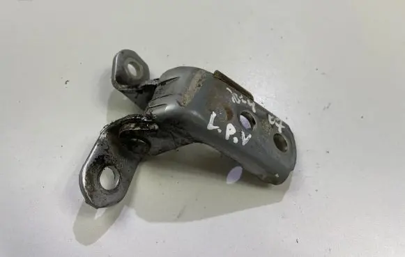 Toyota RAV 4 (XA30) Front door upper hinge