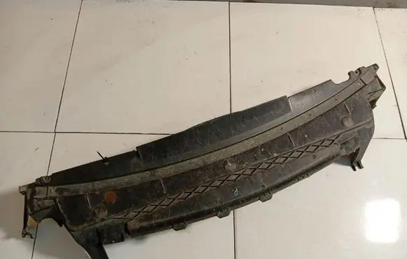 Volvo V70 Engine splash shield/under tray 09151896