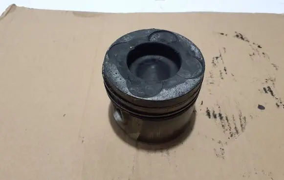 Nissan Cab Star Piston with connecting rod A2010EC00B