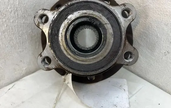 Nissan Qashqai J12 Front wheel hub
