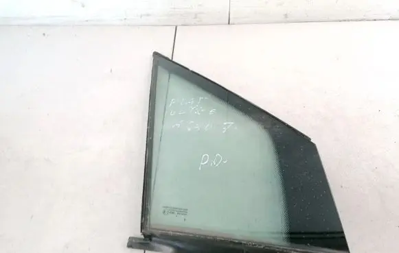Fiat Ulysse Front door vent window glass four-door 