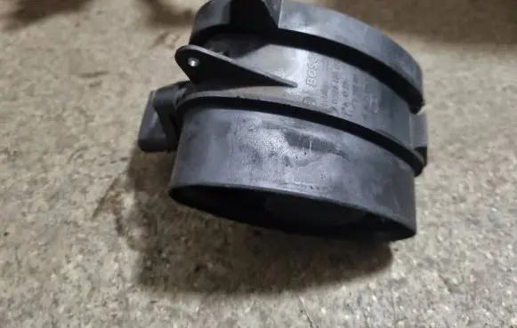 BMW 5 E39 Mass air flow meter 7787076 13627787076 0928400466