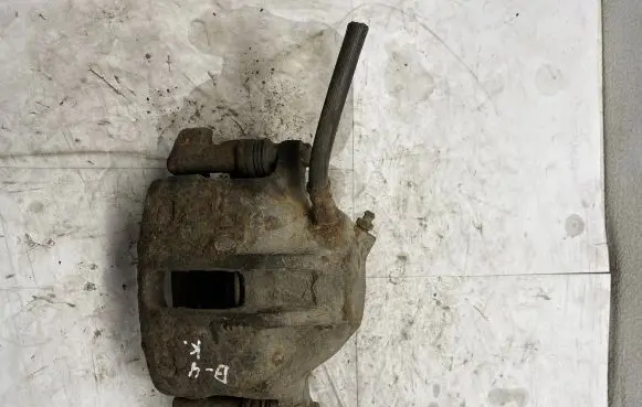 Volkswagen PASSAT B7 USA Front brake caliper