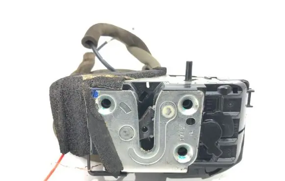 Infiniti Q50 Rear door lock