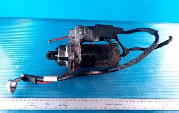 Volkswagen PASSAT B6 Starter motor 1005831320